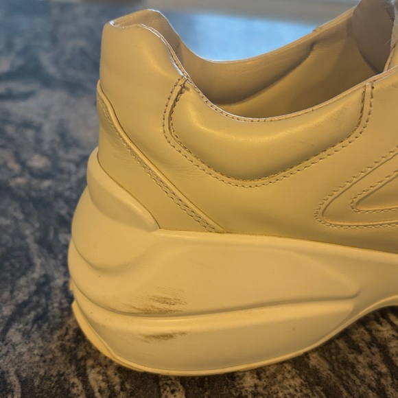 Gucci Cream Sneakers with Red and Green Stripes - Picture 7 of 8